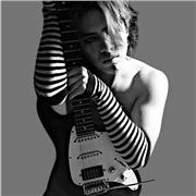 Maestro con conocimiento avanzado en música y guitarra, abarco temas básicos de música para un mejor aprendizaje